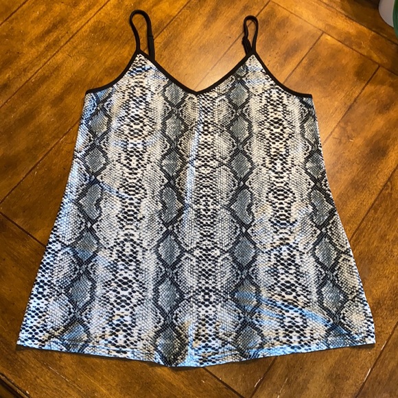 Flowy Snakeskin print tank~ - Picture 3 of 12